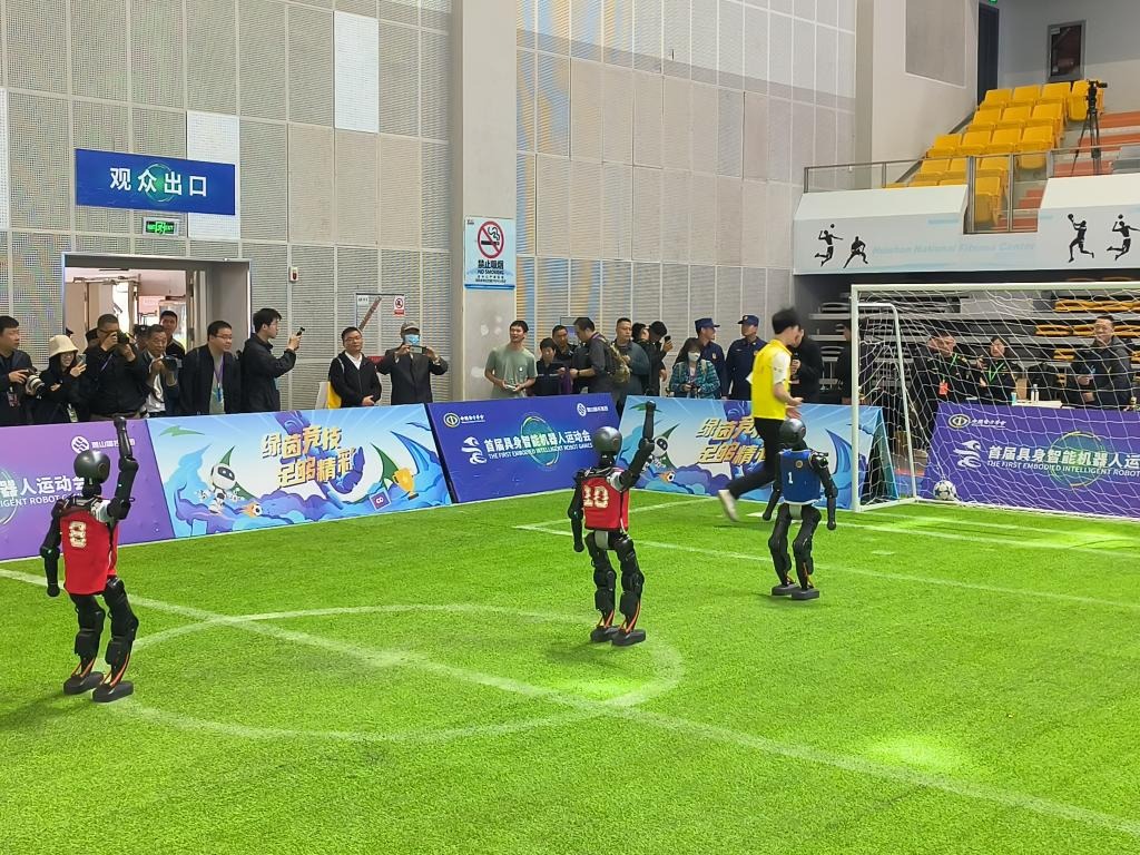 纽约洋基在 2012 年退役了队长波萨达与中外野手威廉斯的球衣号码